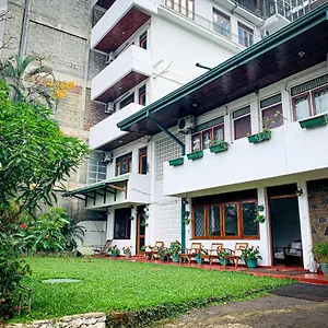 Herberg Sharon, Kandy